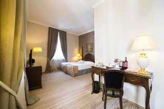 Отель Reikartz Medievale Lviv Львов Улучшенный двухместный номер с 1 кроватью или 2 отдельными кроватями-2