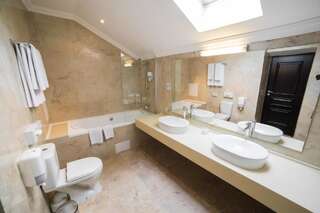 Отель Reikartz Medievale Lviv Львов Люкс-1